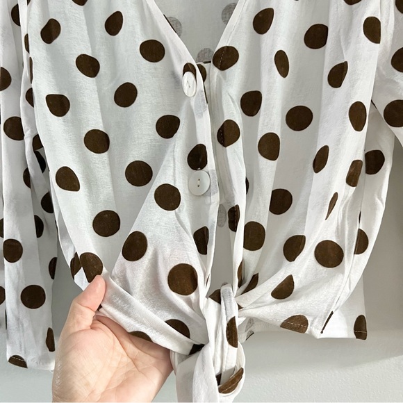 Unmarked Brown and White Polka Dot Tie Front 3/4 Sleeve Buttoned Top Small - Picture 4 of 6